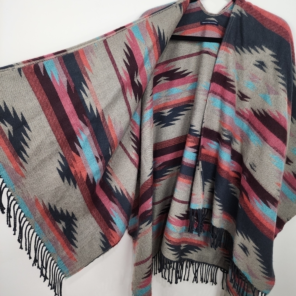 American Eagle Outfitters Aztec Print Poncho - Picture 4 of 5